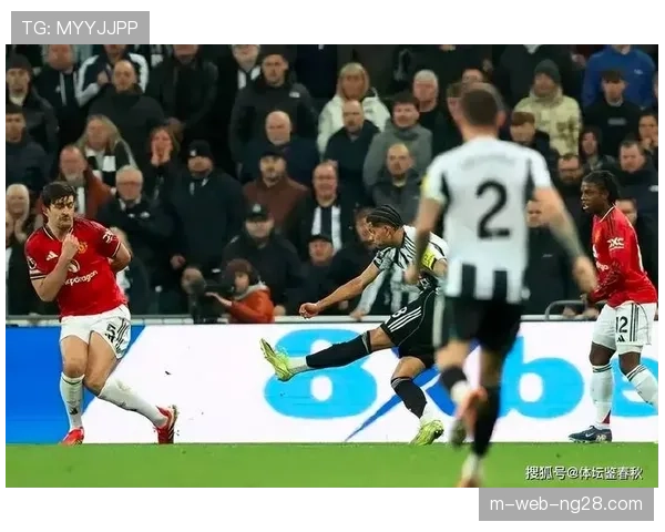 曼联后防核心马丁内斯伤情反复 争三关键战前防线再遭打击